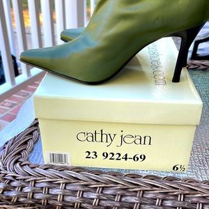 Green boots calf high and nice heel